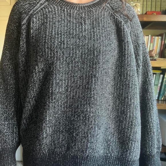 Nice grey sweater - Picture 2 of 4